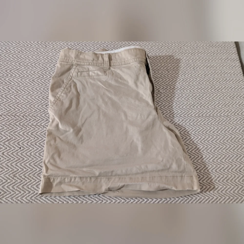 Old Navy Women's Tan Cargo Shorts